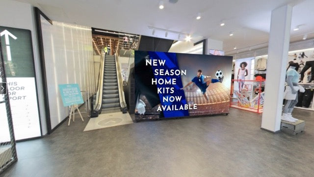 Indoor DVLED Freestanding Totem 5 Column Retail