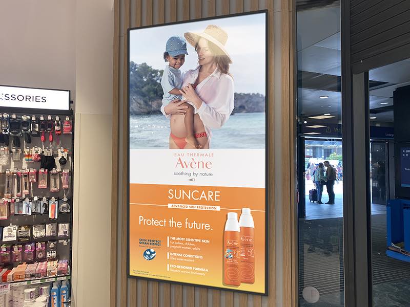 4k large format commercial display retail indoor screen